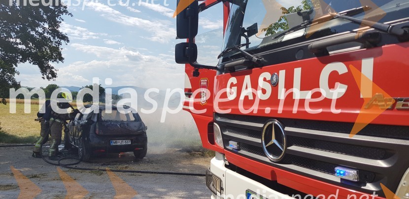 V Mariboru zagorelo osebno vozilo