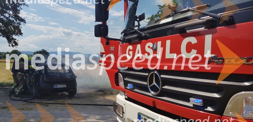 V Mariboru zagorelo osebno vozilo