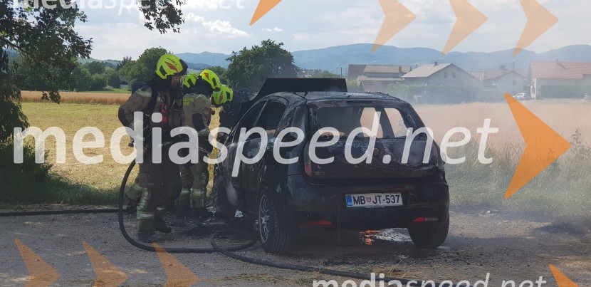 V Mariboru zagorelo osebno vozilo