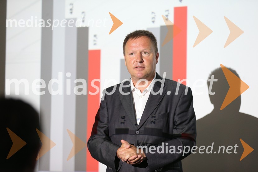  Samo Pagon, vodja marketinga znamke Audi pri podjetju Porsche Slovenija d.o.o.Audi A3 Sportback, slovenska predstavitev