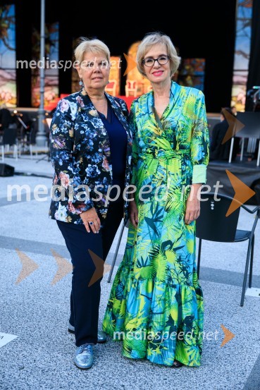  Irena  Butoln, germanistka;  Metka  Premerl, slavistkaNetopir, opereta v izvedbi SNG Maribor, 68. Ljubljana festival