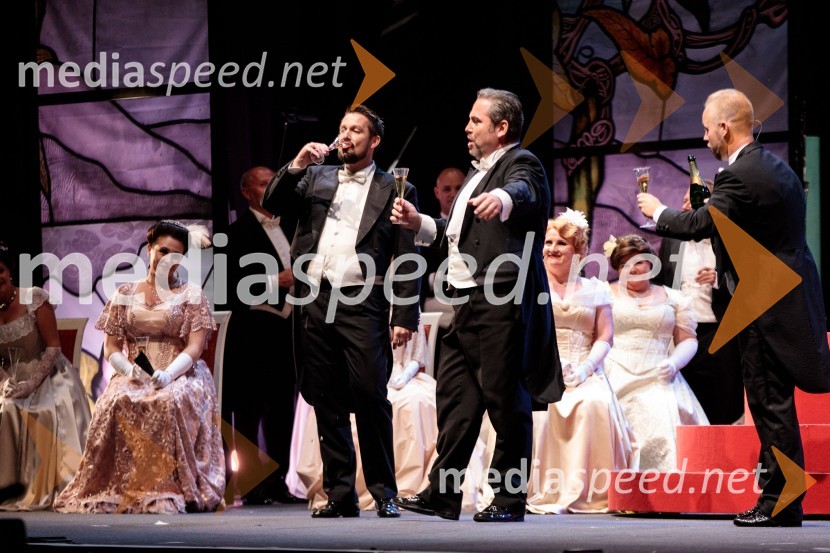  Sebastijan Čelofiga, baritonist, operni pevec;  Vojko Belšak, igralecNetopir, opereta v izvedbi SNG Maribor, 68. Ljubljana festival