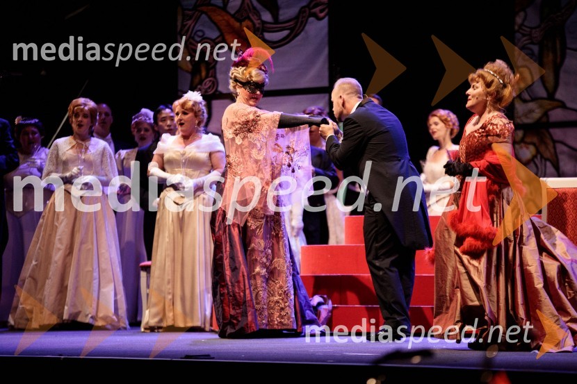  Andreja Zakonjšek Krt, sopranistka;  Martin Sušnik, operni solist;  Petya Ivanova, operna solistkaNetopir, opereta v izvedbi SNG Maribor, 68. Ljubljana festival