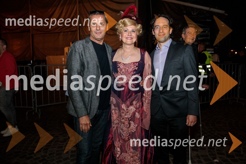  Danilo Rošker, direktor SNG Maribor;  Andreja Zakonjšek Krt, sopranistka;  Simon Krečič, umetniški direktor Opere SNG MariborNetopir, opereta v izvedbi SNG Maribor, 68. Ljubljana festival