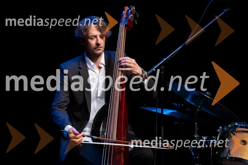  Mojmir Wolf, kontrabasist skupine DžeZZvaMilan Kučan, častni občan MO Murska Sobota