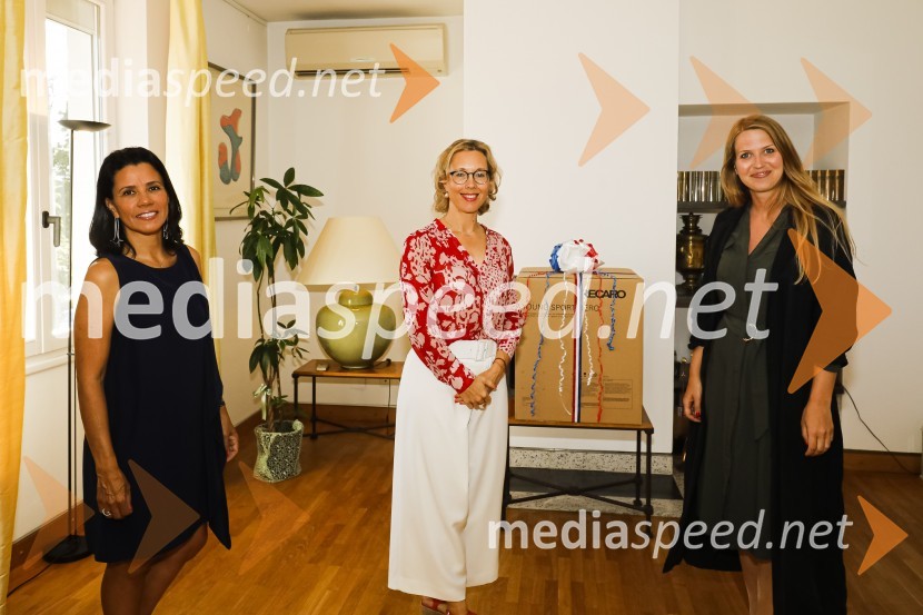  Marta Berglez, predsednica združenja SILA-IWCL;  Florence  Ferrari, francoska veleposlanica v Sloveniji;  ... SILA Zagon kampanje proti nasilju v družini