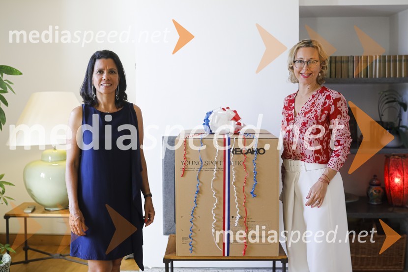  Marta Berglez, predsednica združenja SILA-IWCL;  Florence  Ferrari, francoska veleposlanica v SlovenijiSILA Zagon kampanje proti nasilju v družini