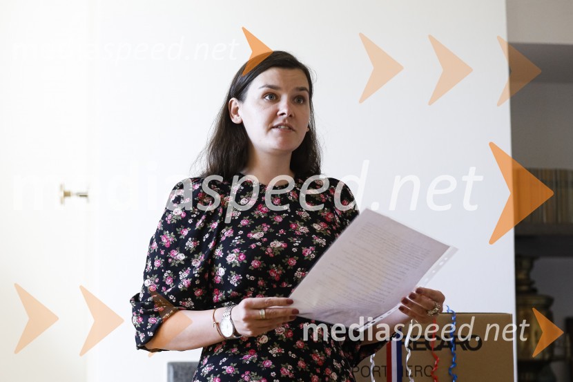  Ana  Pavlič, članica IPESSILA Zagon kampanje proti nasilju v družini