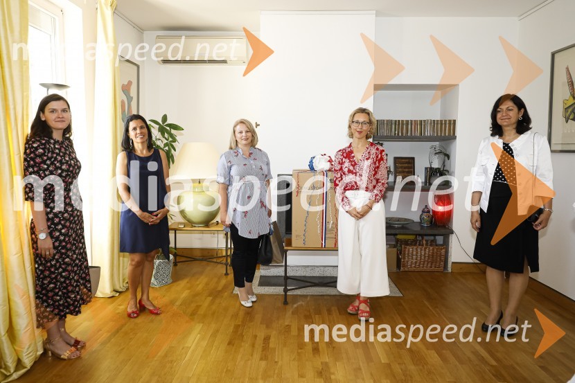  Ana  Pavlič, programska direktorica;  Marta Berglez, predsednica združenja SILA-IWCL;  ... ;  Florence  Ferrari, francoska veleposlanica v Sloveniji;  ... SILA Zagon kampanje proti nasilju v družini