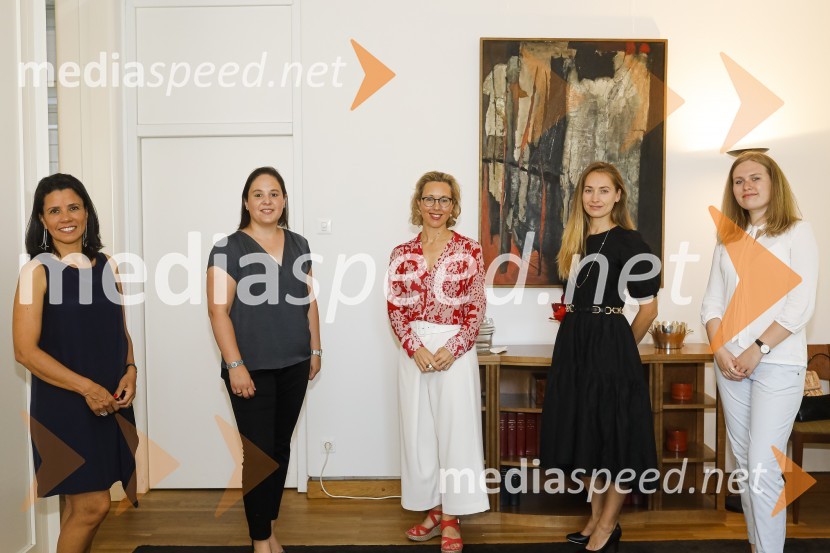  Marta Berglez, predsednica združenja SILA-IWCL;  ... ;  Florence  Ferrari, francoska veleposlanica v Sloveniji;  ... ;  ... SILA Zagon kampanje proti nasilju v družini