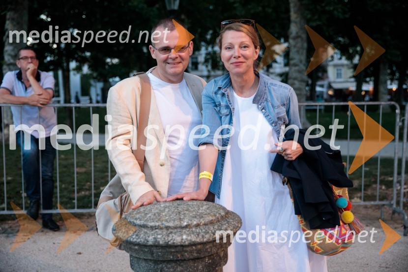  Alan Kavčič, predstavnik za odnose z javnostmi SNG Maribor;  Nataša Matjašec Rošker, igralkaFalling Angels, balet v izvedbi Opera Balet SNG Maribor, 68. Ljubljana festival