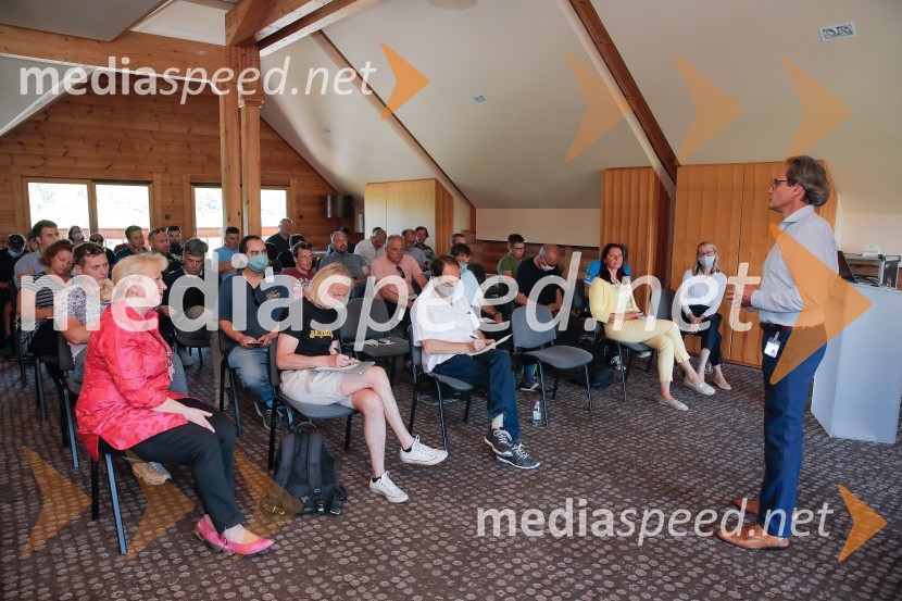 Seat Leon, slovenska predstavitev