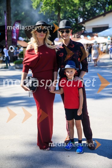  Maja Murko;  Damjan Murko, pevec;  Tiar MurkoZvezde pod klobuki 2020