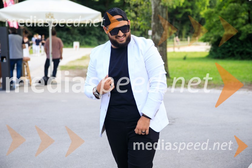  Tilen Lotrič, pevecZvezde pod klobuki 2020