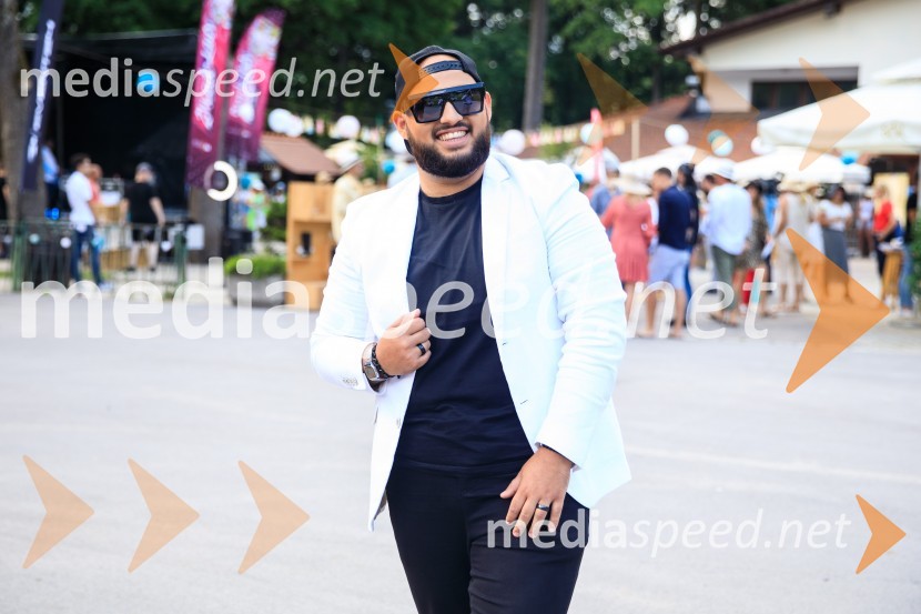  Tilen Lotrič, pevecZvezde pod klobuki 2020