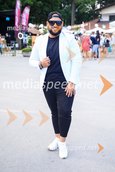  Tilen Lotrič, pevecZvezde pod klobuki 2020