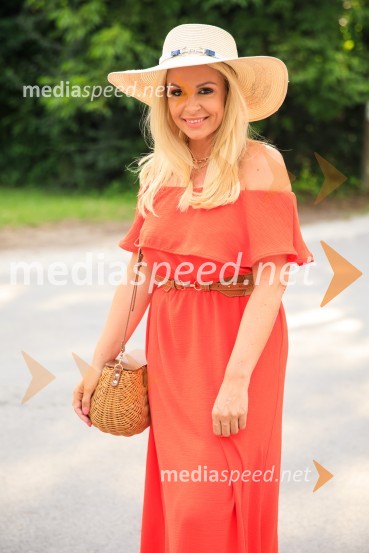  Špela Grošelj, pevkaZvezde pod klobuki 2020