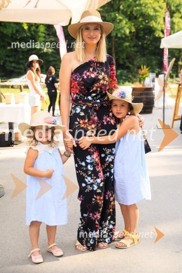  Manuela Jevnišek;  Marika Savšek Jevnišek, Miss Universe Slovenije 2010;  Nikolina JevnišekZvezde pod klobuki 2020