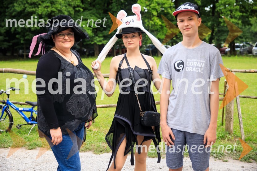  ... ;  Špela  Jezovšek - Stella, pevka;  ... Zvezde pod klobuki 2020