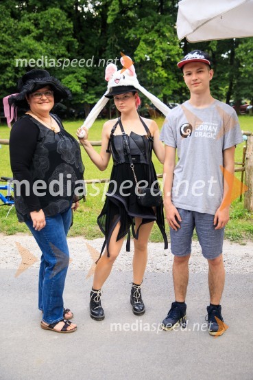  ... ;  Špela  Jezovšek - Stella, pevka;  ... Zvezde pod klobuki 2020