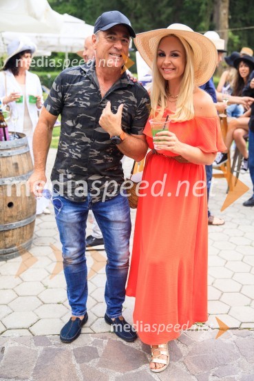  VIli Resnik, pevec;  Špela Grošelj, pevkaZvezde pod klobuki 2020