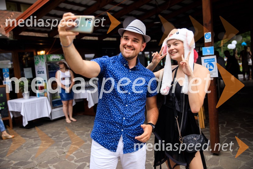  Žiga Lakner, pevec;  Špela  Jezovšek - Stella, pevkaZvezde pod klobuki 2020