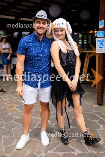  Žiga Lakner, pevec;  Špela  Jezovšek - Stella, pevkaZvezde pod klobuki 2020