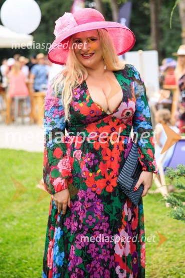  Danica Lovenjak, novinarkaZvezde pod klobuki 2020