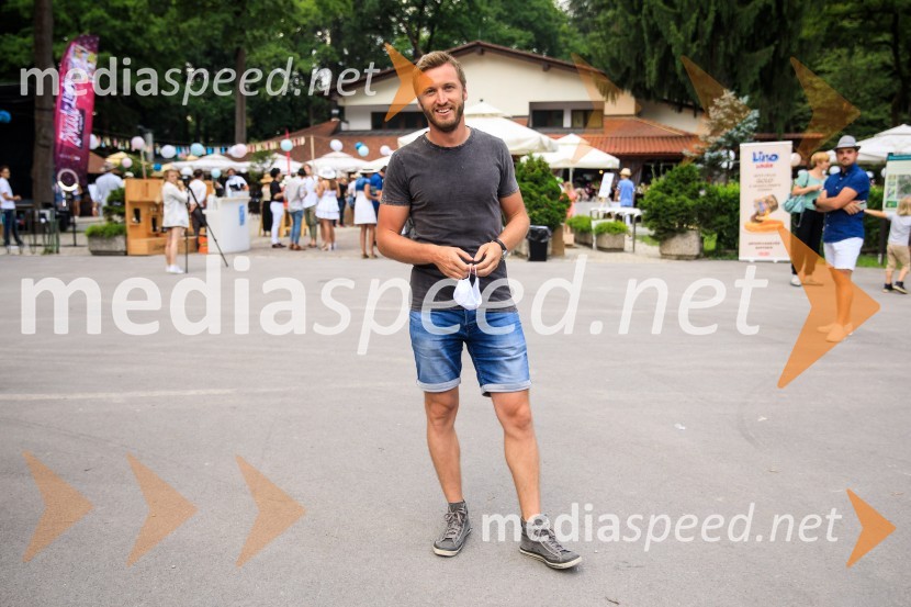  Denis Avdić, voditeljZvezde pod klobuki 2020