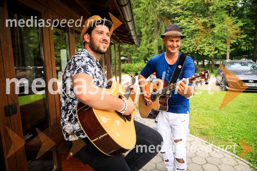  Theo Čebron, Zvita feltna;  Rok  Lunaček, pisec besedil, aranžer in pevecZvezde pod klobuki 2020