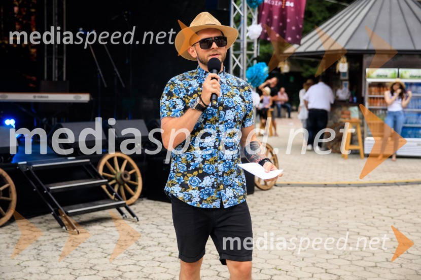  Klemen Bunderla, radijski voditelj, radio AktualZvezde pod klobuki 2020