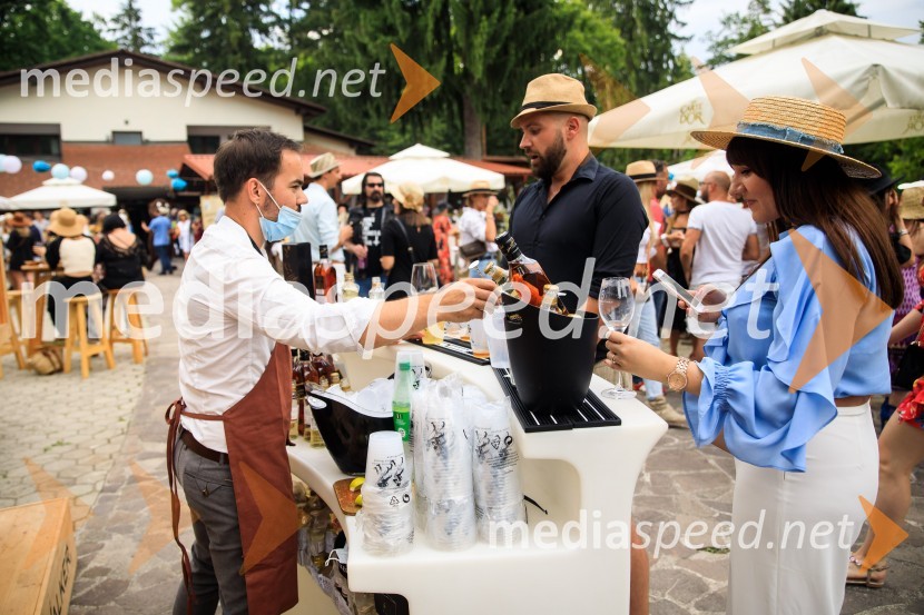  ... ;  Denis Malačič, novinar in radijski voditelj;  Lucija Sirk Zvezde pod klobuki 2020