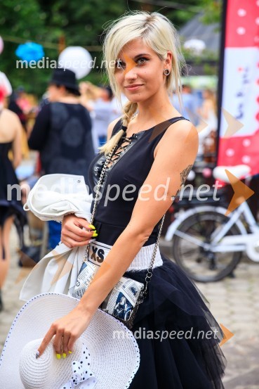  Kaja Godeša, voditeljica, Radio 1Zvezde pod klobuki 2020