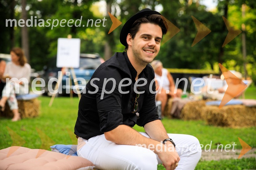  Klemen Mramor - Clemens, glasbenikZvezde pod klobuki 2020