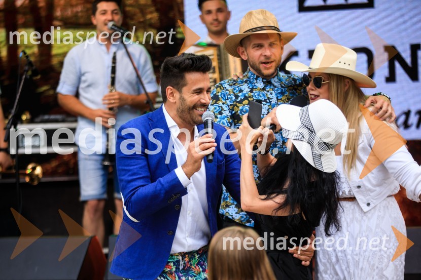  Domen Kumer, pevec;  Klemen Bunderla, radijski voditelj, radio Aktual;  Anita Gošte, radijska voditeljica, Radio Aktual;  Tamara Goričanec, pevka, skupina Leni KravacZvezde pod klobuki 2020