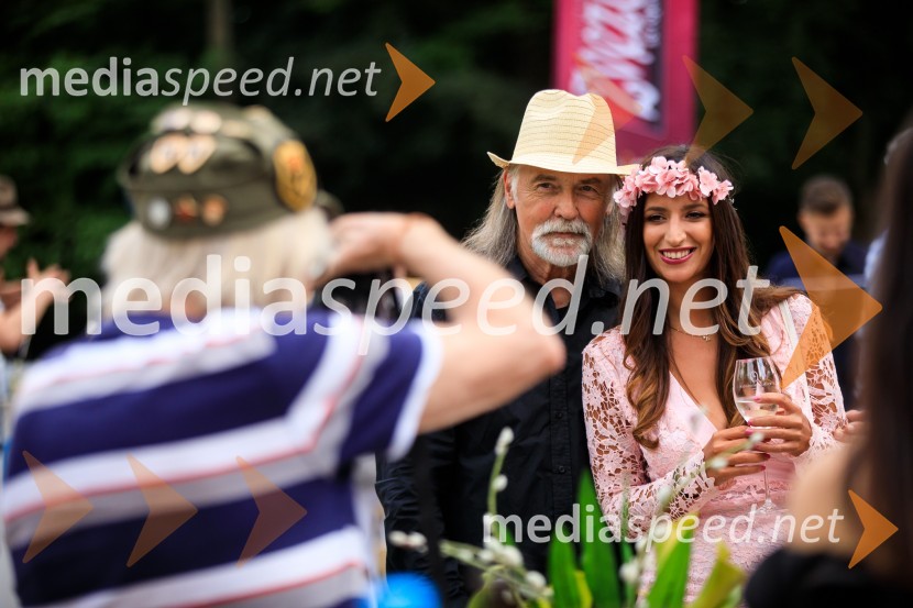  Dragan  Bulič, glasbeni urednik;  Aleksandra JerinaZvezde pod klobuki 2020