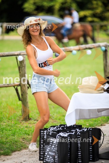  Lara DeuZvezde pod klobuki 2020