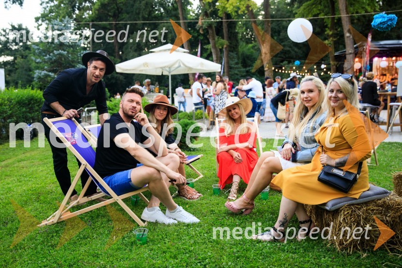  Jan Bučar, igralec;  Robert Roškar, radijski voditelj;  Megi Avsec;  Špela Grošelj, pevka;  Barbara Majič, Predstavnica za odnose z javnostmi (PR) : Radio 1, Radio 2 in Hitradio Antena;  Jerica  Zupan, radijska voditeljicaZvezde pod klobuki 2020