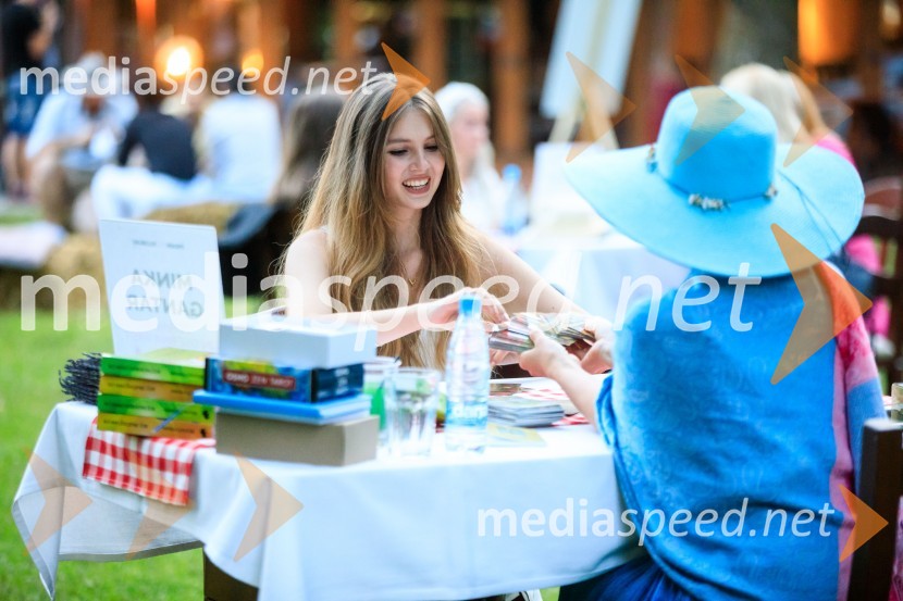  Saša Lešnjek, pevka, igralkaZvezde pod klobuki 2020