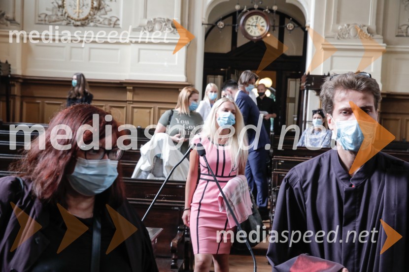  ... ;  Julija Adlešič;  ... Julija Adlešič in Sebastien Abramov, primer Odrezana roka - sojenje