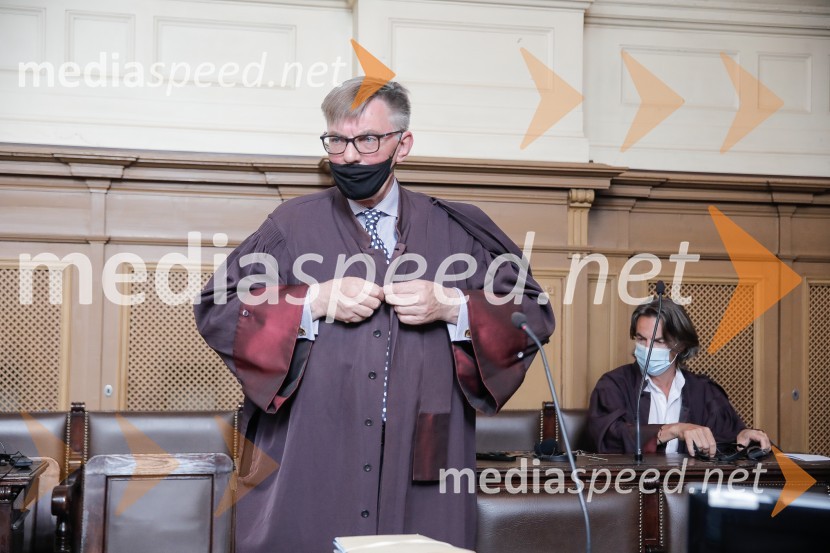  Boris Grobelnik, Odvetniška družba Grobelnik in partnerji d.o.o.Julija Adlešič in Sebastien Abramov, primer Odrezana roka - sojenje