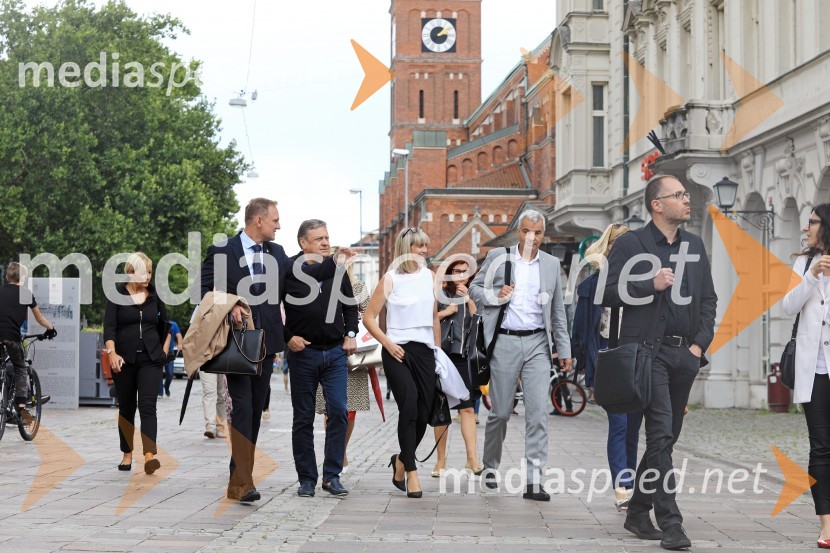 dr. Samo Peter Medved,  podžupan, Mestna občina Maribor ;  Zoran Janković, župan, Mestna občina Ljubljana; mag. Lidija Pliberšek, direktorica Pogrebnega podjetje Maribor d.d. in predsednica ASCE;  Aleksander Saša Arsenovič, župan, Mestna občina Maribor;  Gregor Reichenberg,  podžupan MOM za področje arhitekture in prostoraŽupan Maribora gostil Zorana Jankoviča