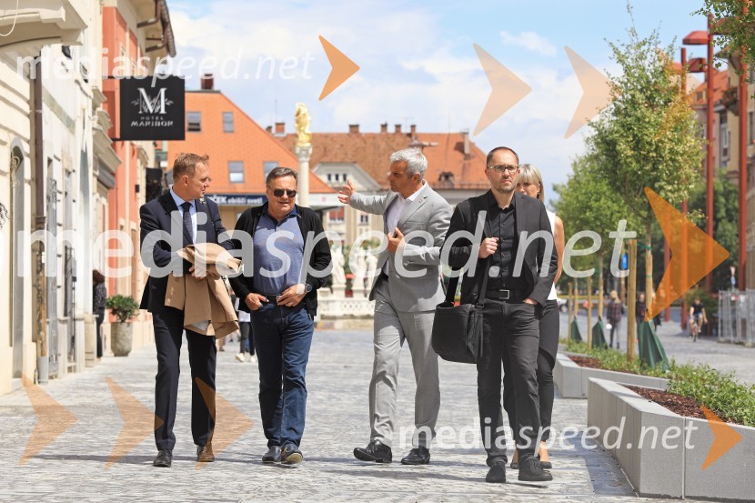 dr. Samo Peter Medved,  podžupan, Mestna občina Maribor ;  Zoran Janković, župan, Mestna občina Ljubljana;  Aleksander Saša Arsenovič, župan, Mestna občina Maribor;  Gregor Reichenberg,  podžupan MOM za področje arhitekture in prostora; mag. Lidija Pliberšek, direktorica Pogrebnega podjetje Maribor d.d. in predsednica ASCEŽupan Maribora gostil Zorana Jankoviča