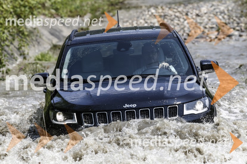 Priključna hibrida Jeep Renegade 4xe in Jeep Compas 4ex