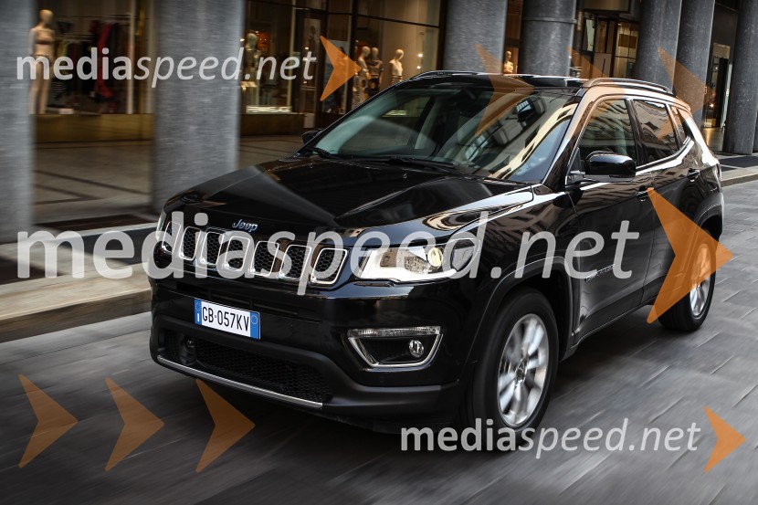 Priključna hibrida Jeep Renegade 4xe in Jeep Compas 4ex