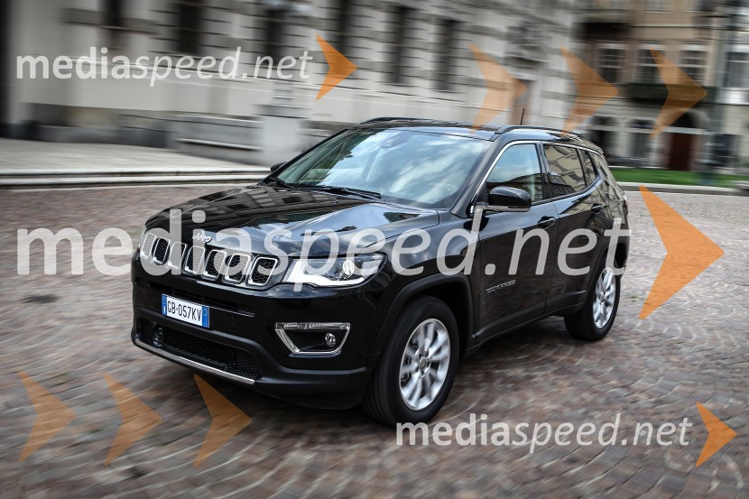 Priključna hibrida Jeep Renegade 4xe in Jeep Compas 4ex