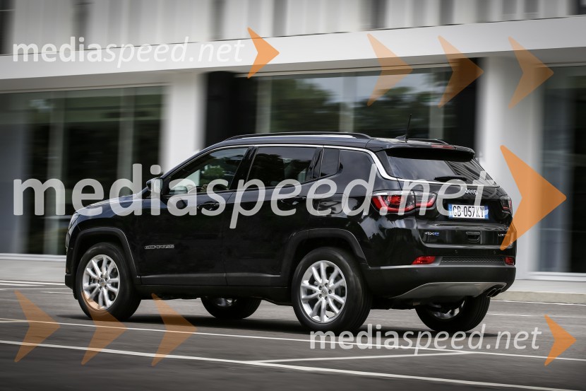 Priključna hibrida Jeep Renegade 4xe in Jeep Compas 4ex