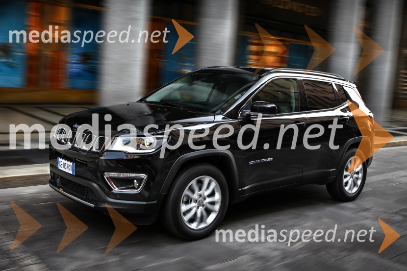 Priključna hibrida Jeep Renegade 4xe in Jeep Compas 4ex