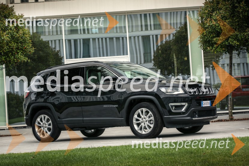Priključna hibrida Jeep Renegade 4xe in Jeep Compas 4ex