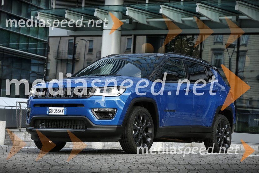 Priključna hibrida Jeep Renegade 4xe in Jeep Compas 4ex